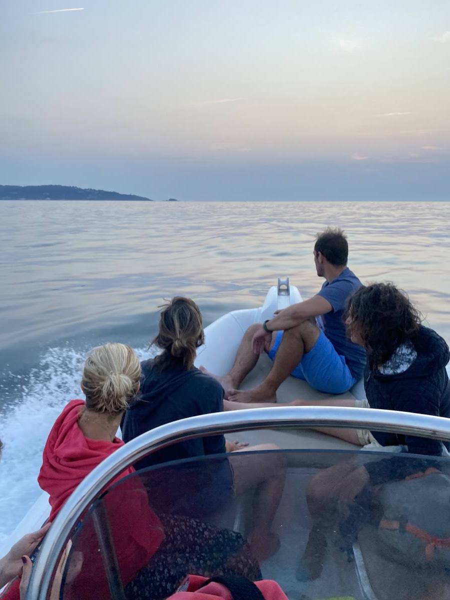 Retour au coucher de soleil – excursion bateau Hendaye
